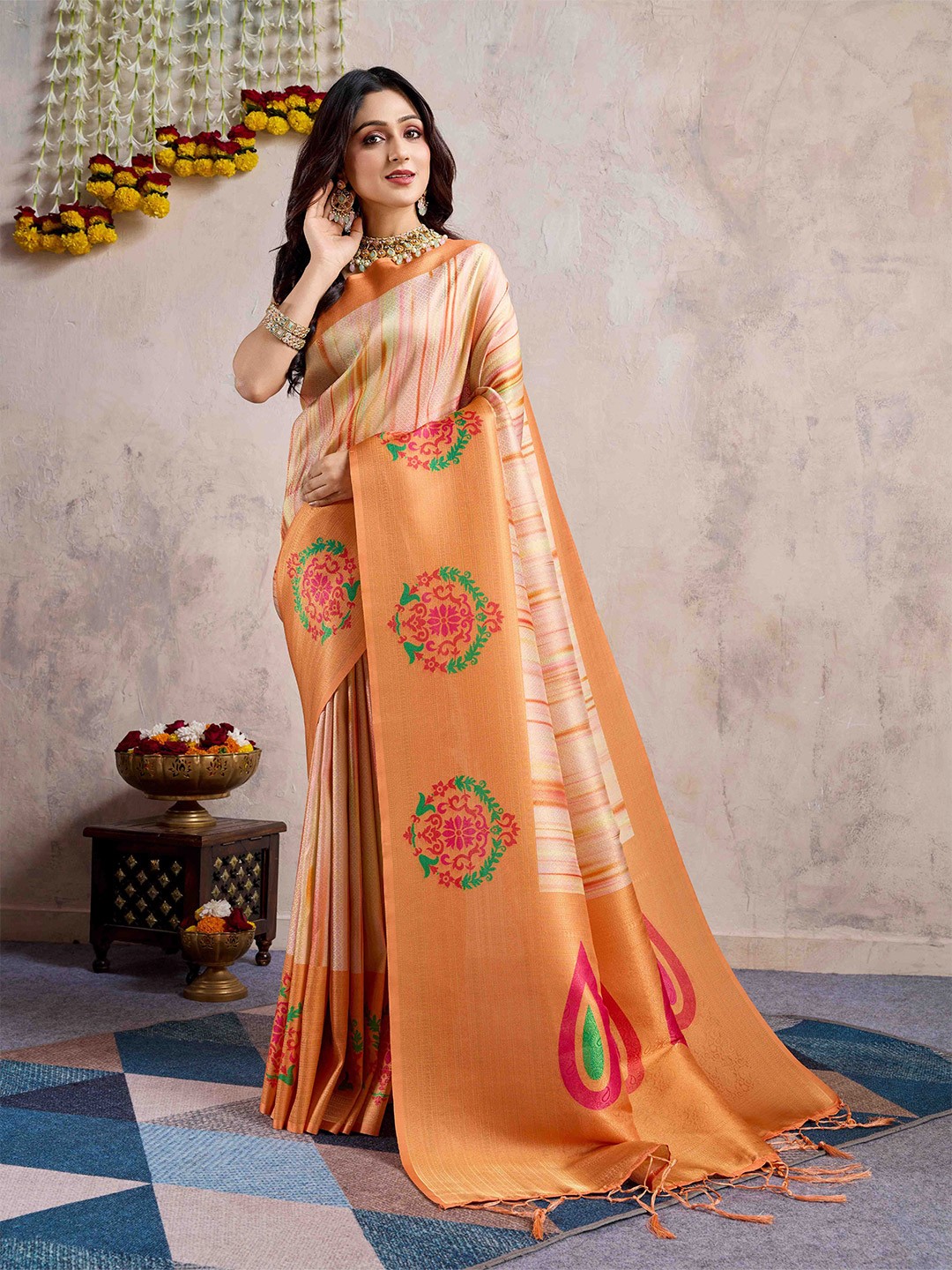 

DIVASTRI Woven Design Zari Saree, Orange