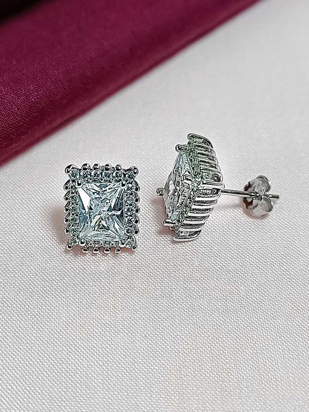 

INARI SHINES 925 Sterling Silver Rhodium-Plated Artificial Stones Square Shaped Studs