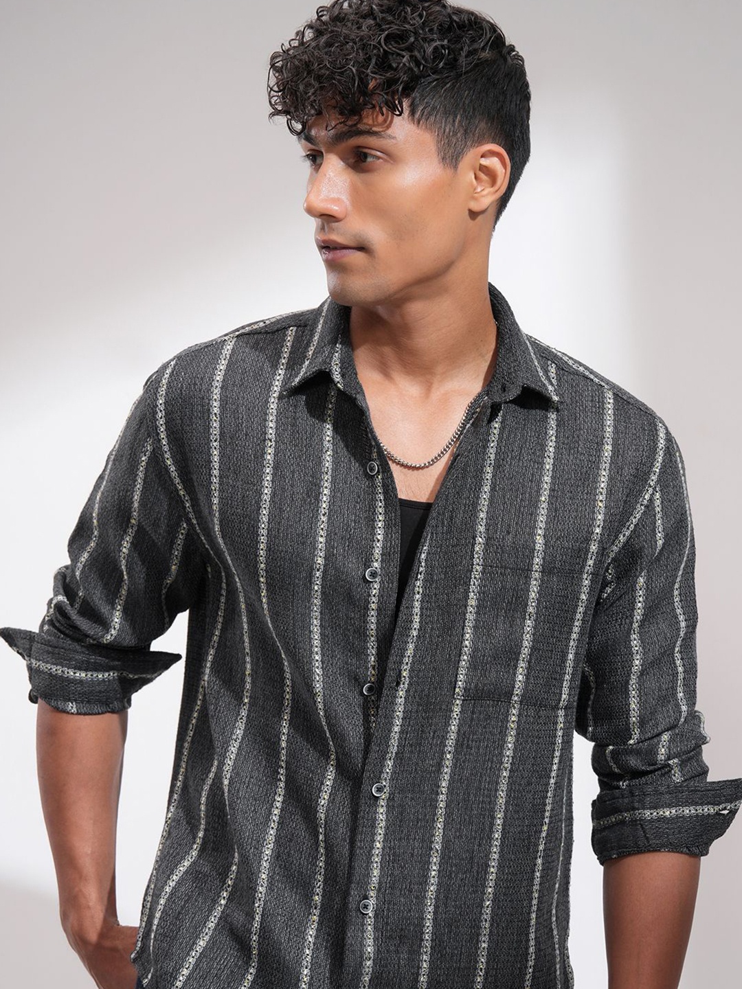 

HIGHLANDER Men Comfort Relaxed Fit Cutaway Collar Vertical Striped Casual Shirt, Charcoal