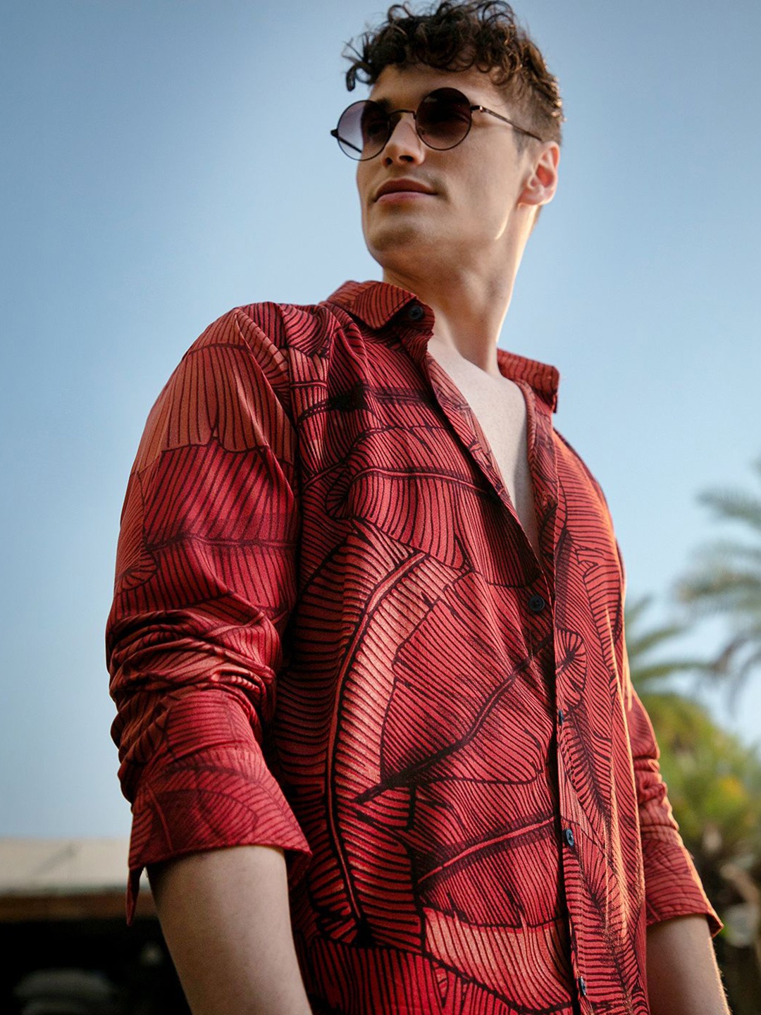 

Campus Sutra Men Classic Fit Spread Collar Floral Printed Casual Shirt, Red