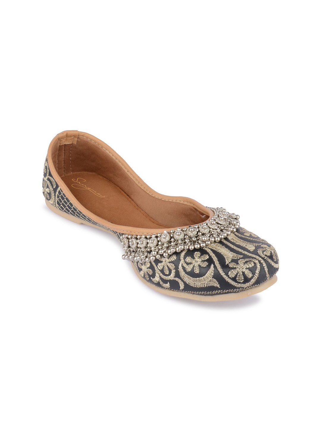 

Sangria Women Woven Design Gungroo Mojaris, Black