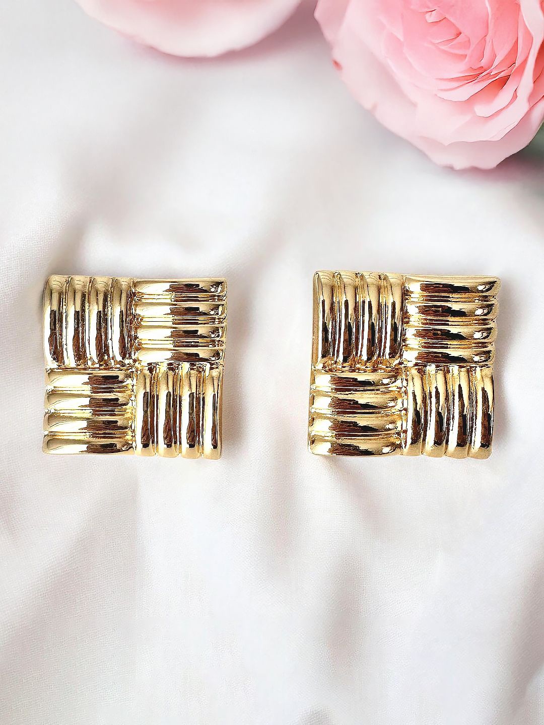 

PRIVIU Square Studs Earrings, Gold