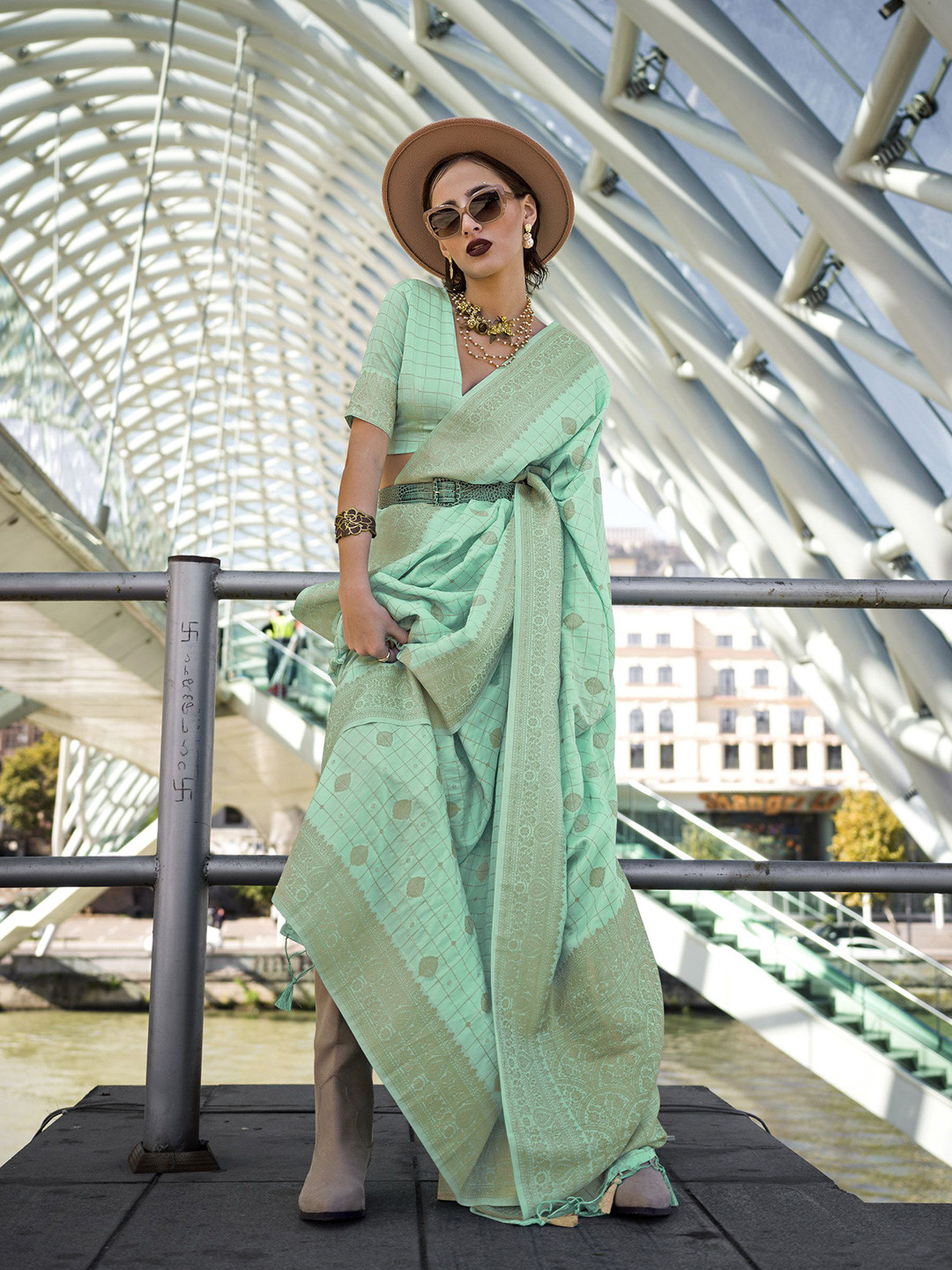 

DIVASTRI Woven Design Zari Silk Blend Saree, Sea green