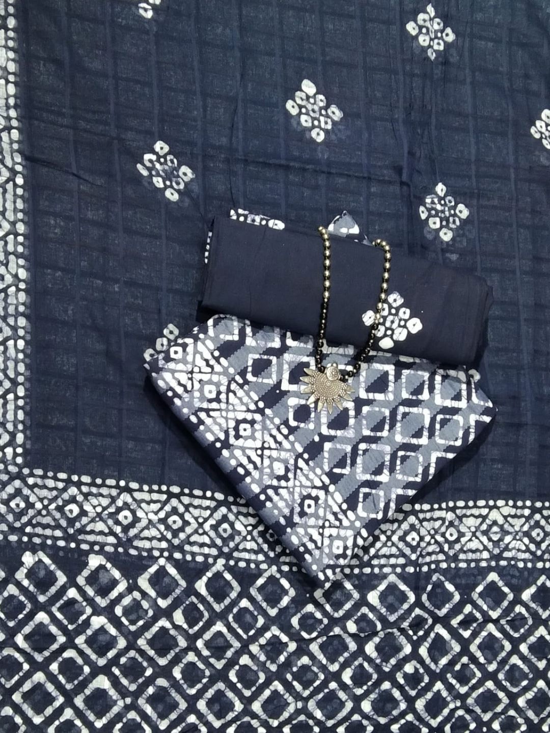 

Farooq Dyeing Geometric Printed Pure Cotton Unstitched Dress Material, Navy blue