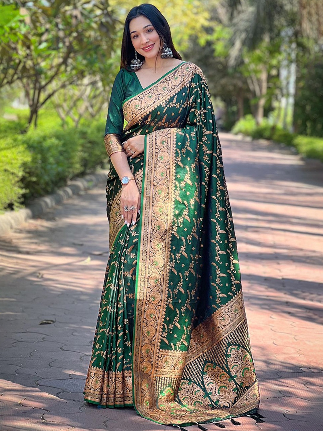 

Rangtulika Ethnics Motifs Woven Design Zari Banarasi Saree, Green