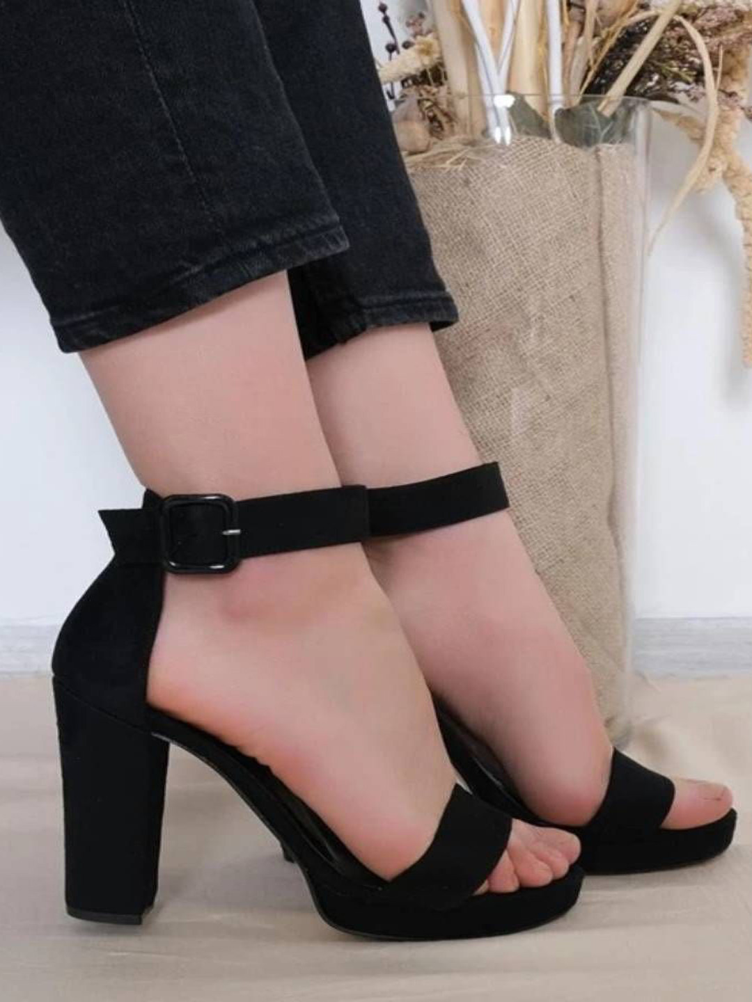 

GLO GLAMP Women Open Toe Block Sandals, Black