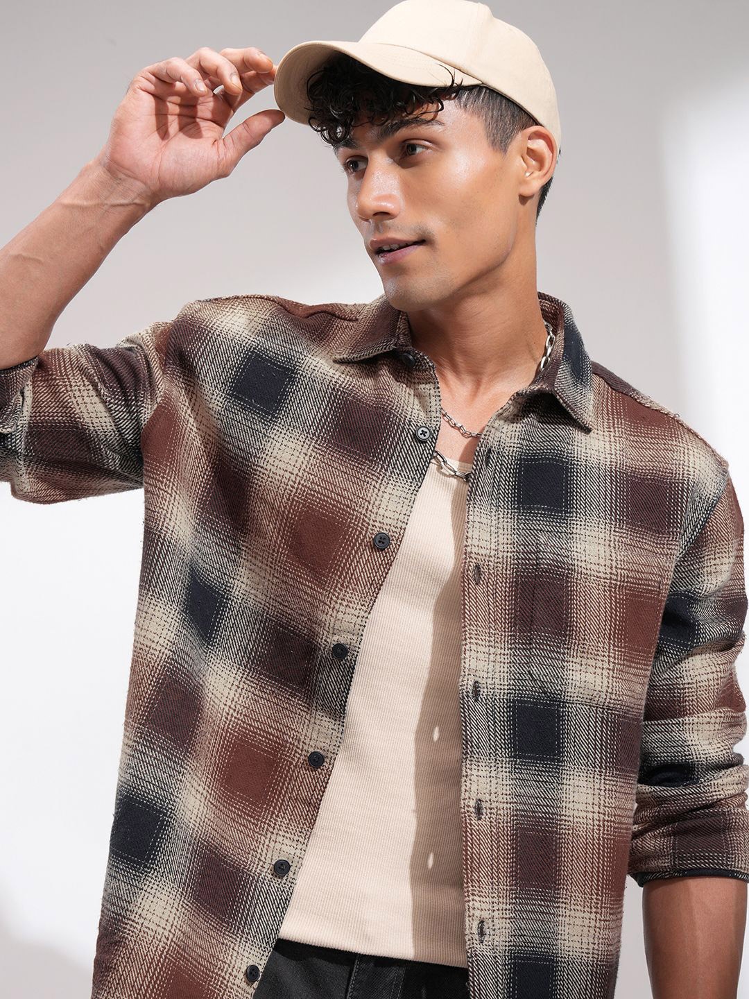 

HIGHLANDER Men Comfort Relaxed Fit Cutaway Collar Checked Cotton Casual Shirt, Brown