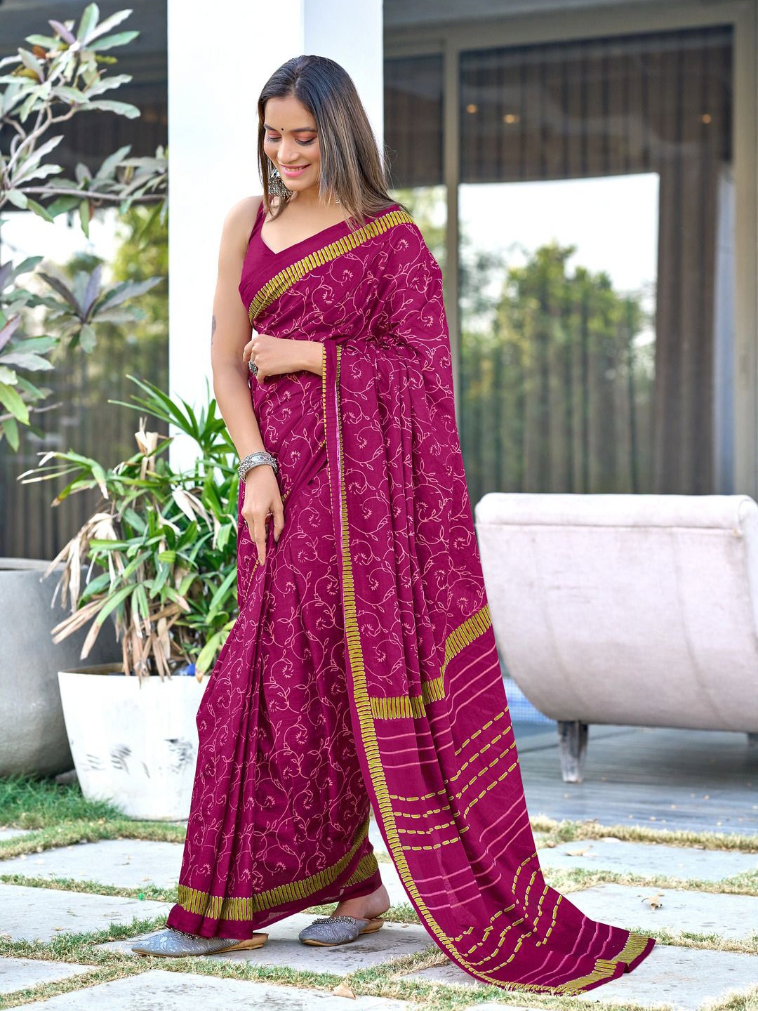 

Anouk Women Floral Printed Pure Cotton Saree, Pink