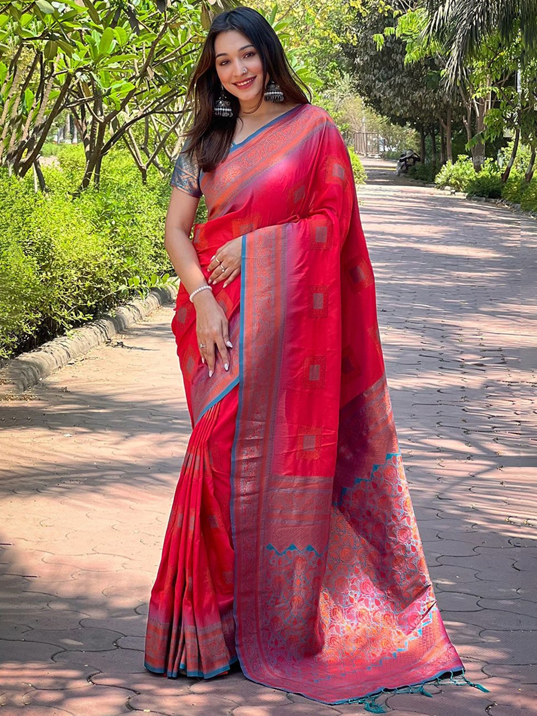

Rangtulika Ethnics Woven Design Zari Saree, Pink