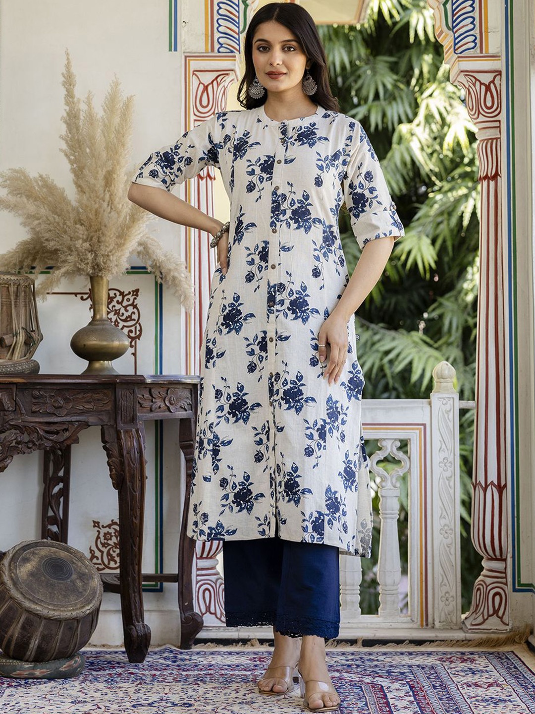 

Pistaa Floral Printed Mandarin Collar A-Line Pure Cotton Kurta With Palazzos, Navy blue