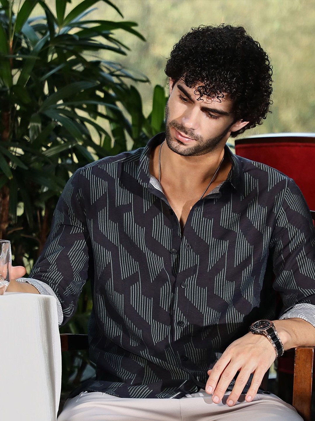 

Campus Sutra Men Classic Abstract Printed Casual Shirt, Navy blue