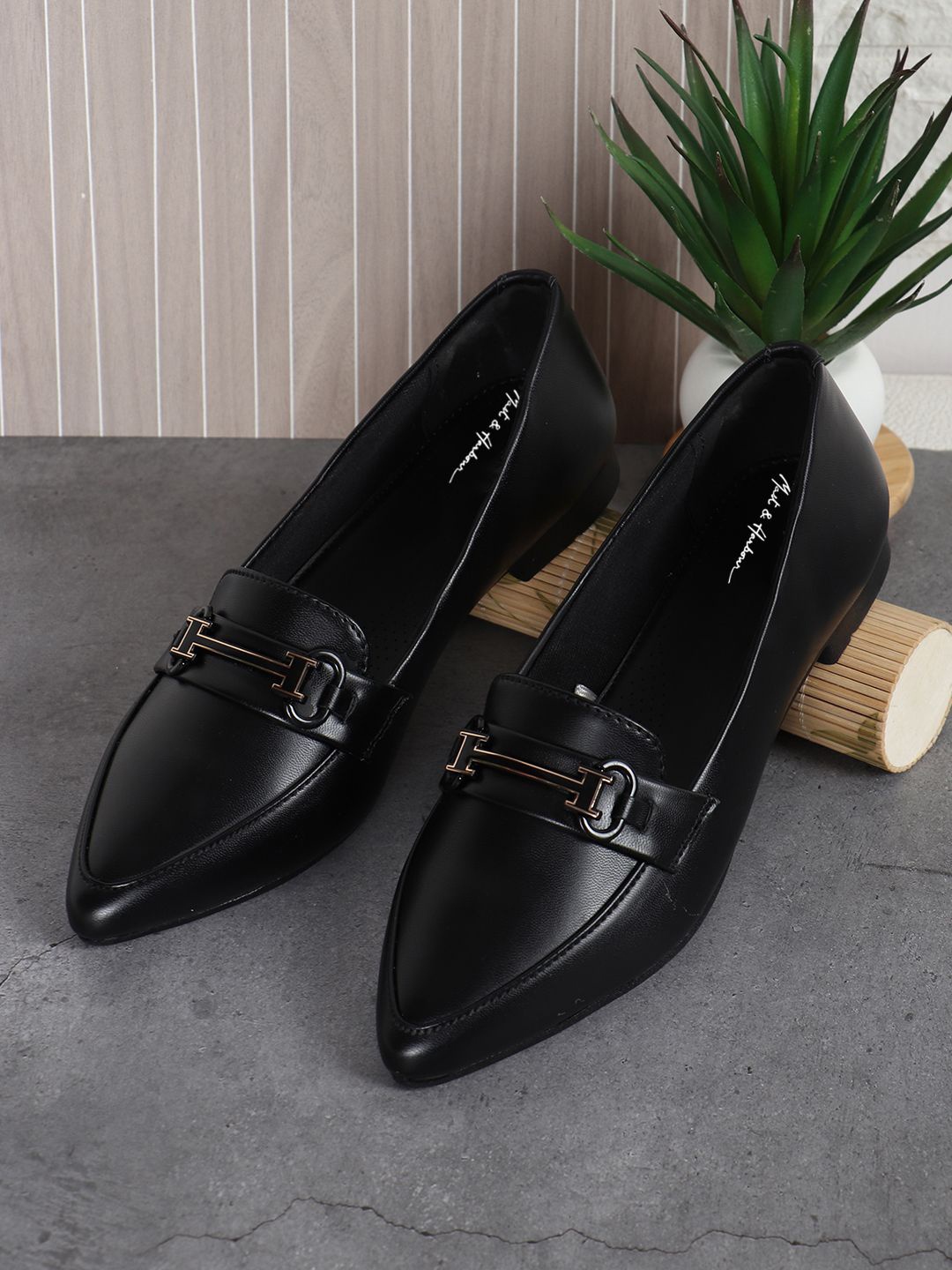 

Mast & Harbour Women Party One Toe Flats with Buckles, Black