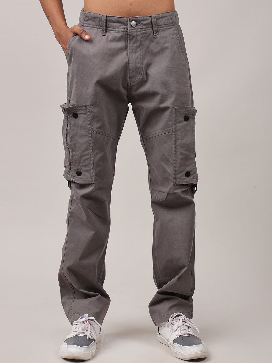 

MMXXII Men Relaxed Straight Leg Mid-Rise Cargo Trouser, Grey