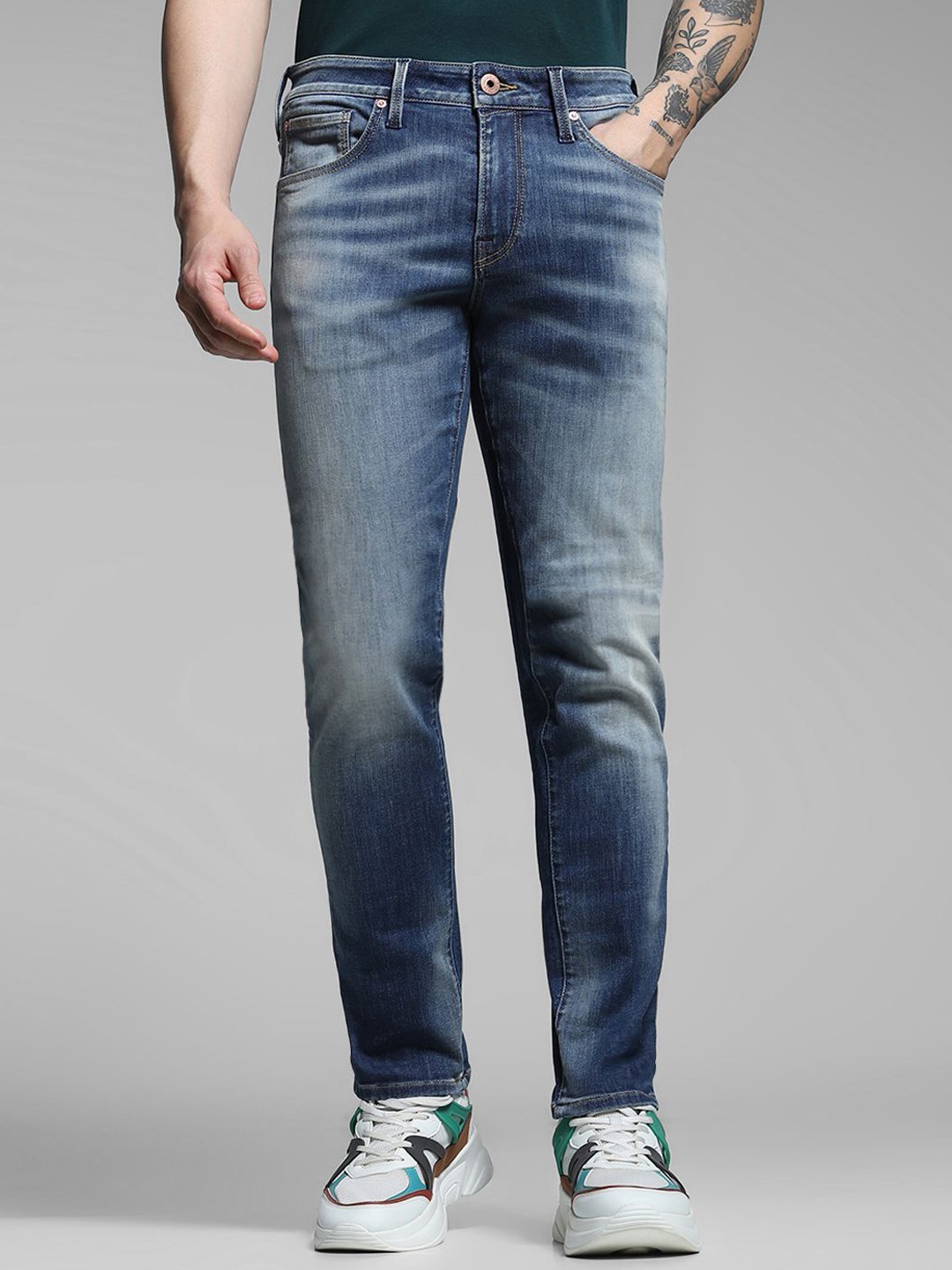 

Jack & Jones Men Slim Fit Low-Rise Clean look Heavy Fade Stretchable Jeans, Blue