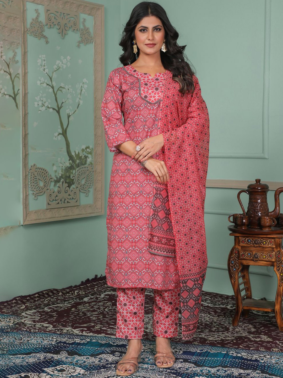 

Wedani Floral Printed Notch Neck Straight Kurta With Trousers & Dupatta, Pink