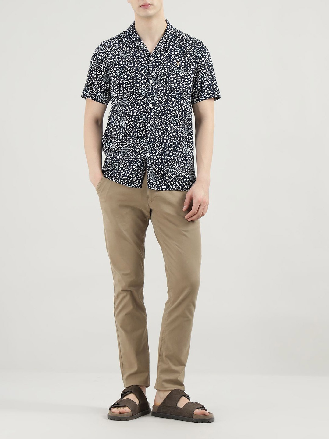 

Farah Men Floral Printed Spread Collar Casual Shirt, Navy blue