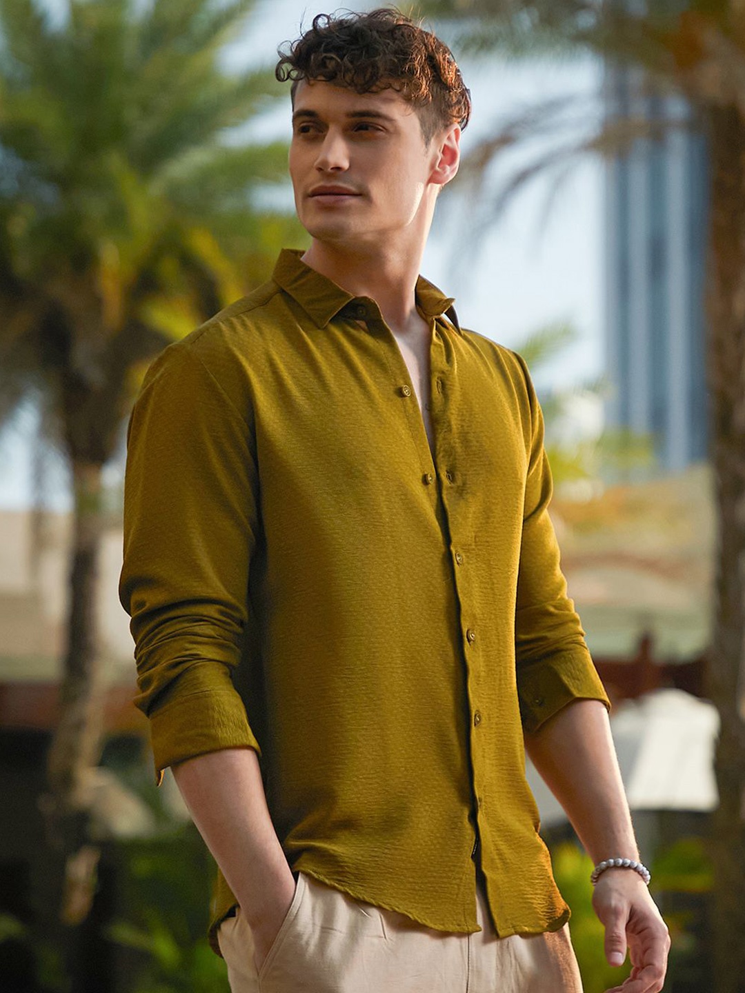 

Campus Sutra Men Classic Regular Fit Spread Collar Textured Casual Shirt, Green