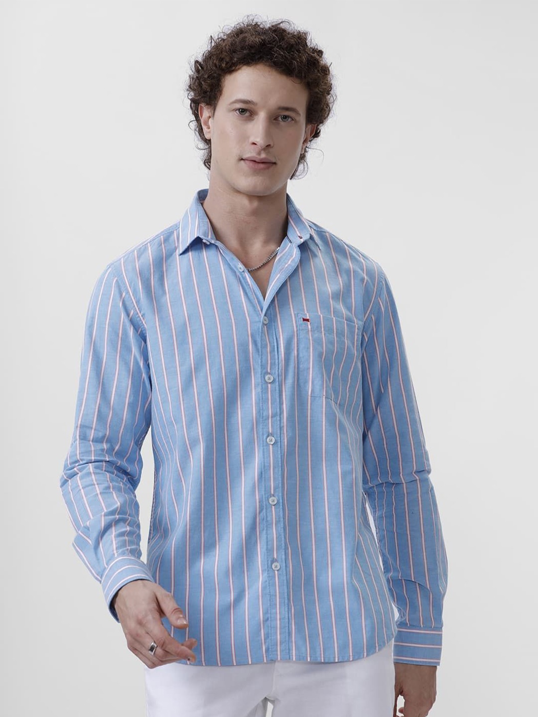 

Basics Men Slim Fit Cutaway Collar Vertical Striped Cotton Casual Shirt, Blue