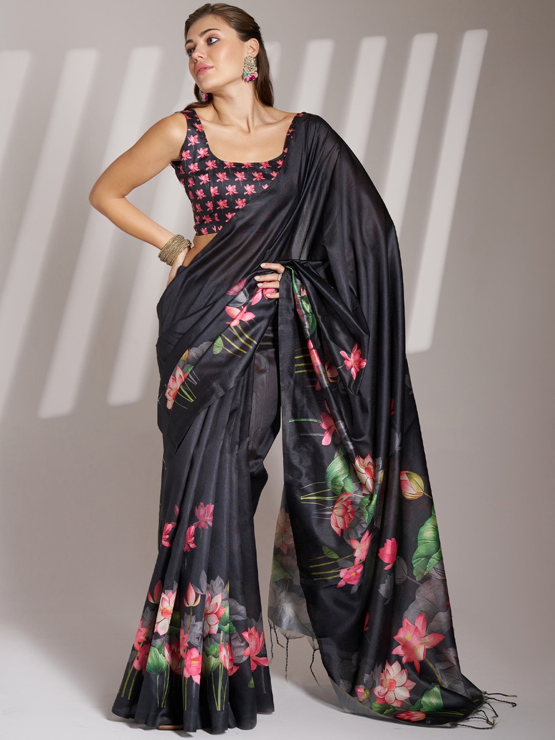 

MAHALASA Floral Printed Pure Linen Saree, Black