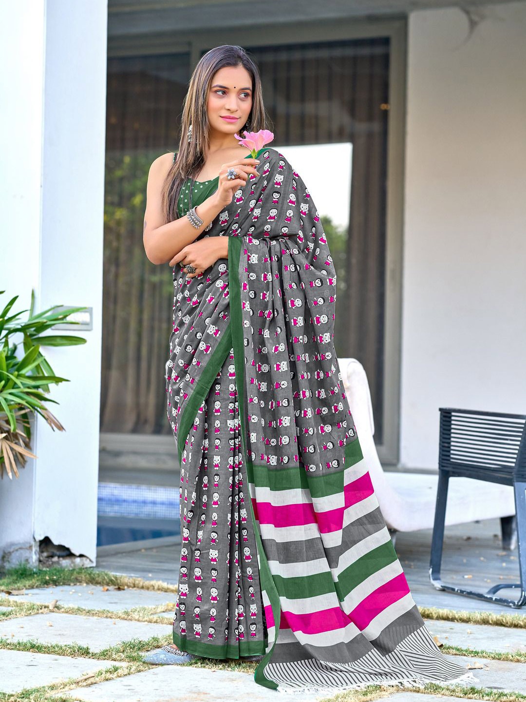 

Anouk Abstract Printed Pure Cotton Saree, Grey