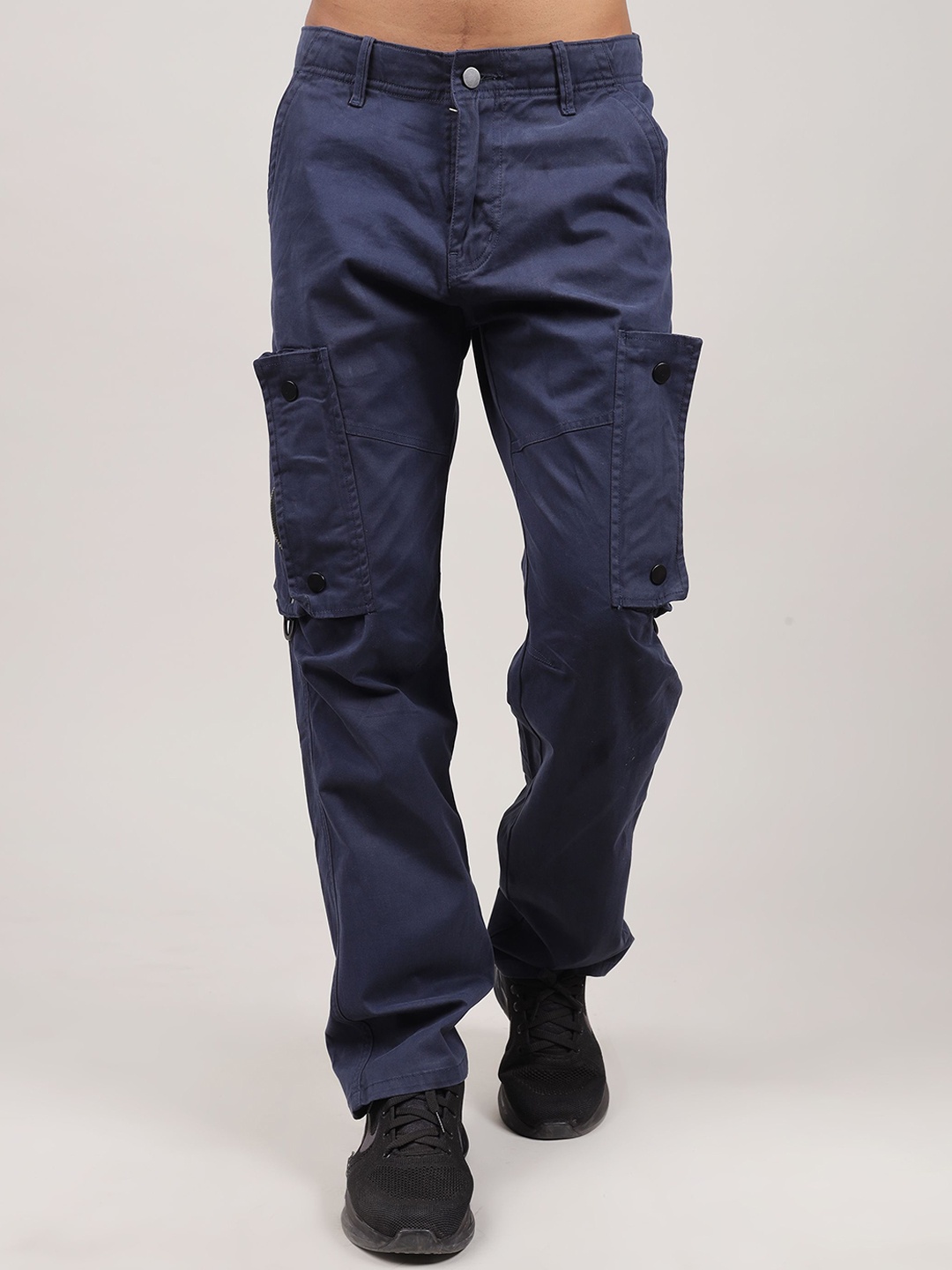 

MMXXII Men Low-Rise Relaxed Straight Fit Cargos, Navy blue