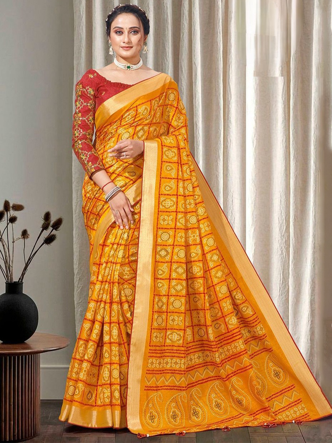 

Swaranjali Bandhani Printed Embroidered Saree, Magenta