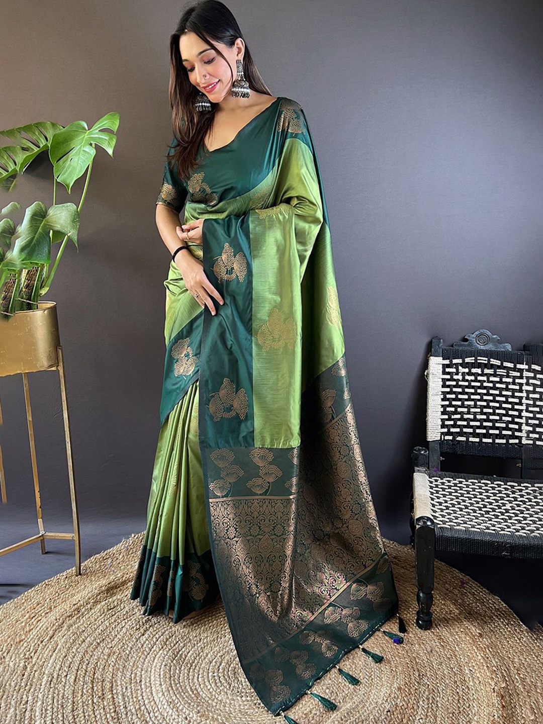 

Rangtulika Ethnics Women Silk Blend Woven Design Zari Paithani Saree, Green