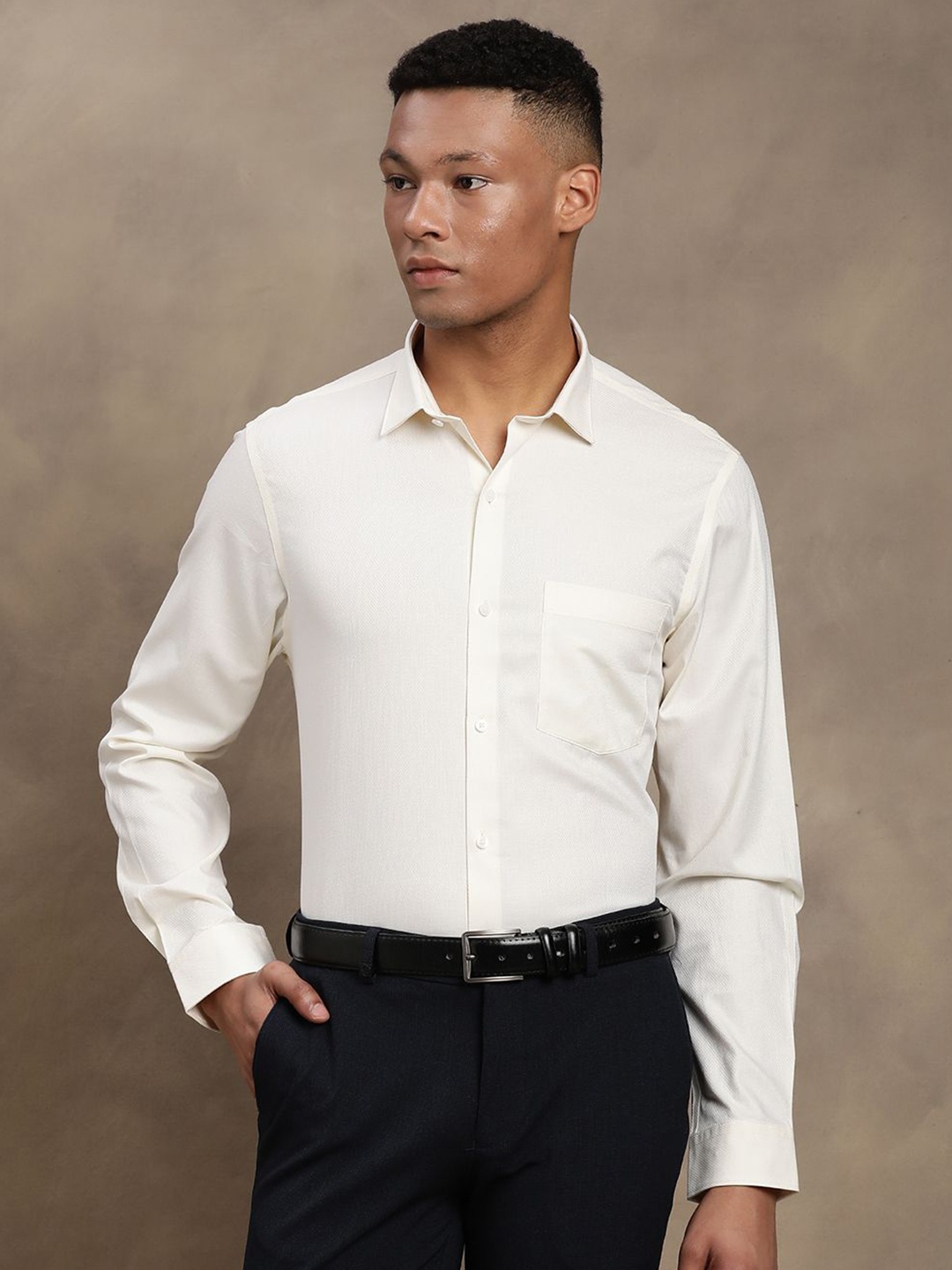 

Turtle Men Standard Slim Fit Spread Collar Solid Cotton Formal Shirt, Cream