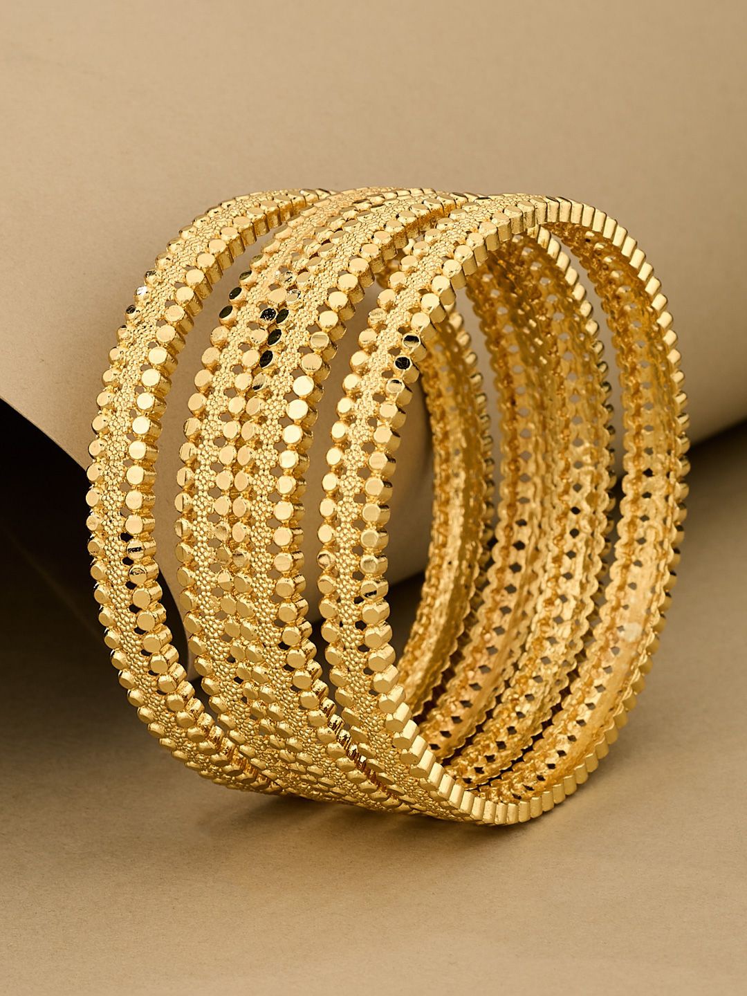 

ATIBELLE Set Of 4 Gold-Plated Floral Shaped Textured Bangles