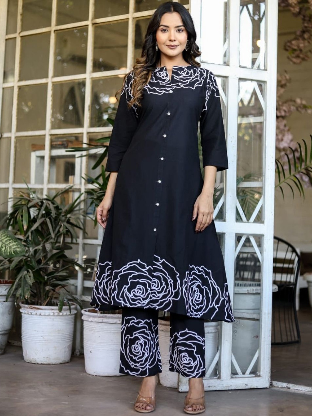 

Atha Fashion Rosette Charm Floral Printed Mandarin Collar Pure Cotton Kurta With Palazzos, Black