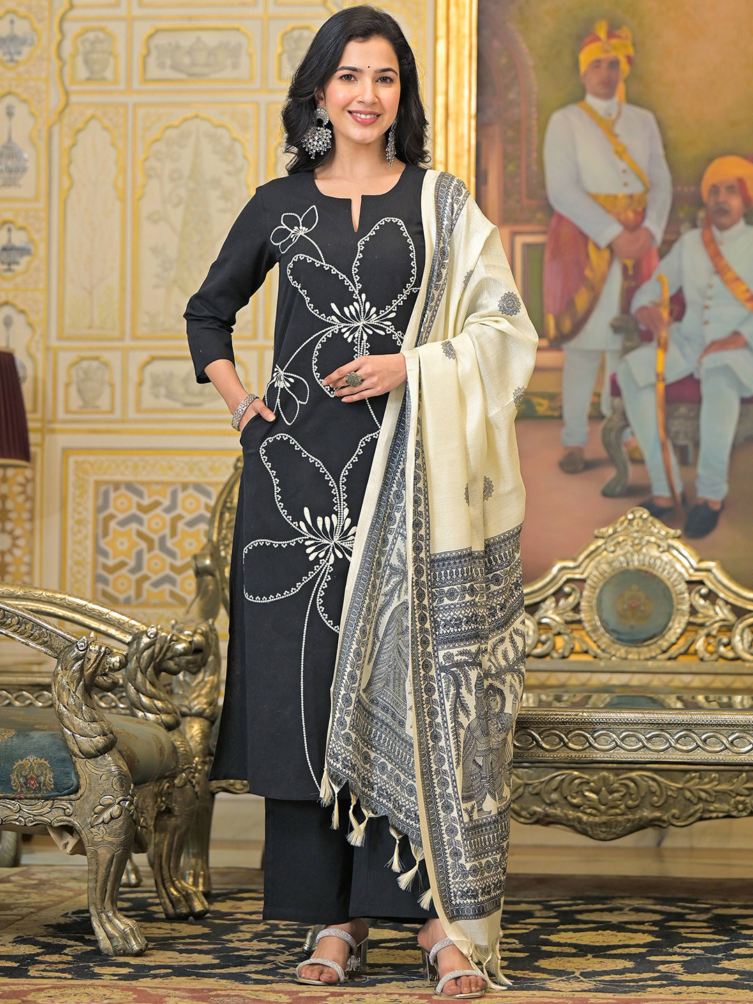 

The Hope Floral Thread Work Notch Neck Pure Cotton Kurta with Palazzos & Dupatta, Black