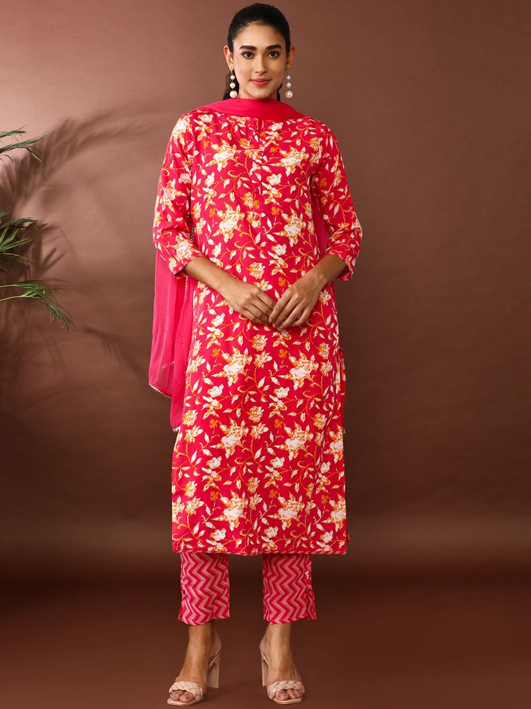 

Jaipur Kurti Floral Printed Mandarin Collar Kurta With Trousers & Dupatta, Pink