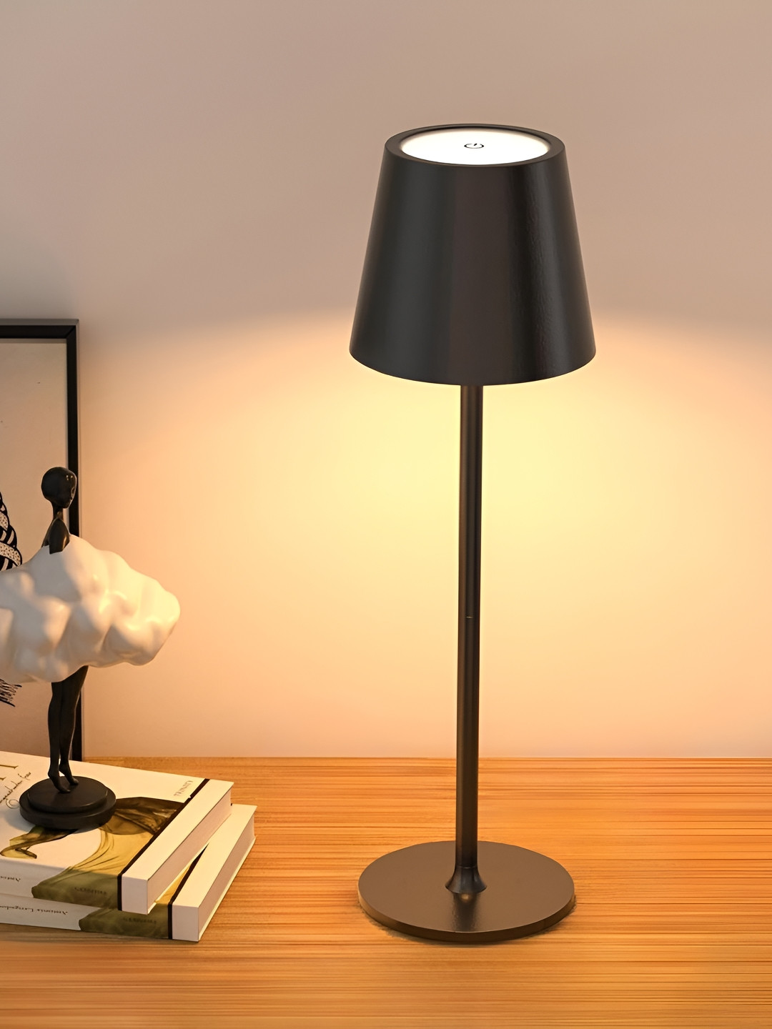 

DWIZA ENTERPRISE Black Aluminium Frusturical Shaped Table Lamp