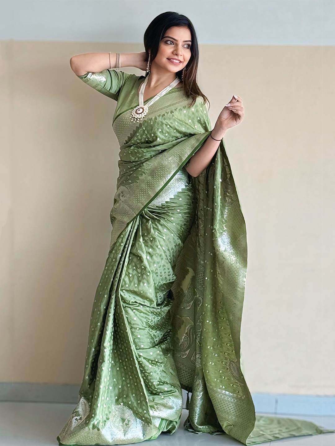 

Rangtulika Ethnics Woven Design Zari Silk Blend Banarasi Saree, Green
