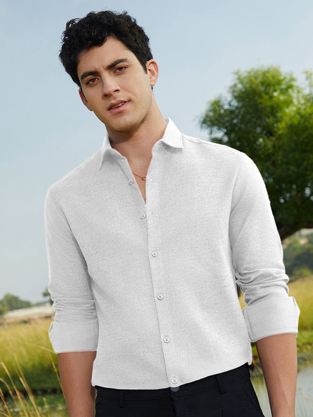 

Campus Sutra Men Classic Regular Fit Spread Collar Solid Cotton Casual Shirt, White