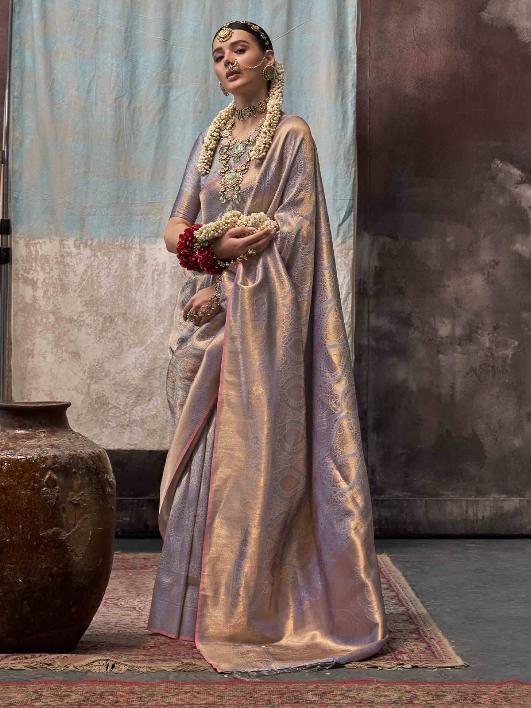 

DIVASTRI Woven Design Zari Saree, Mauve