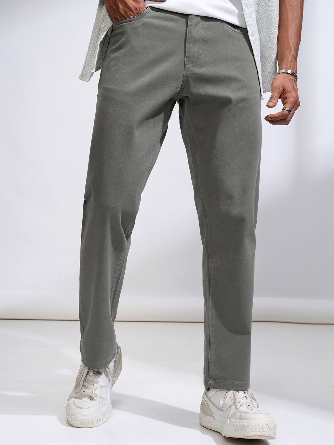

HIGHLANDER Men Relaxed Fit Comfort Chinos Trousers, Grey
