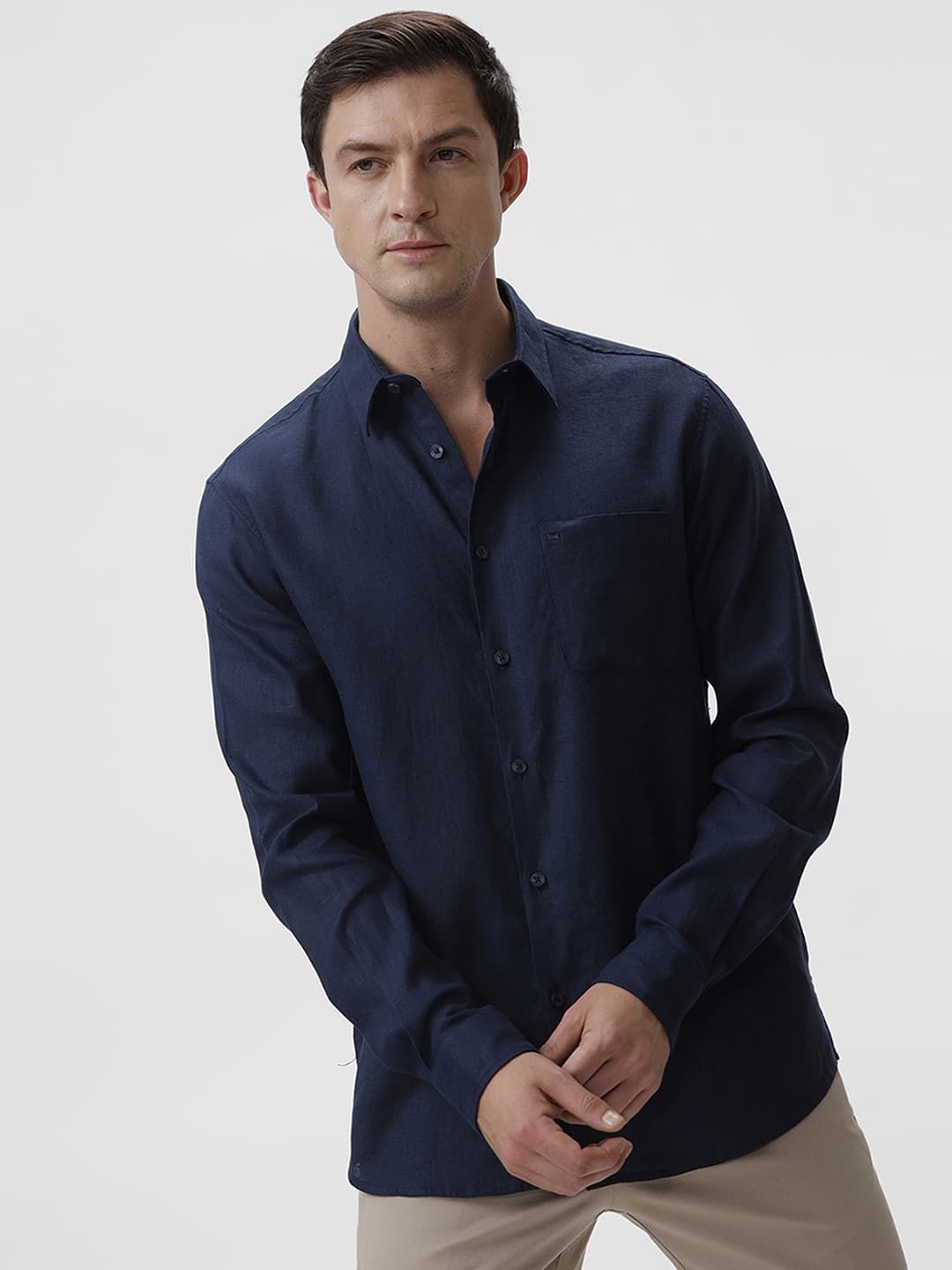 

Basics Men Slim Fit Spread Collar Solid Cotton Casual Shirt, Navy blue