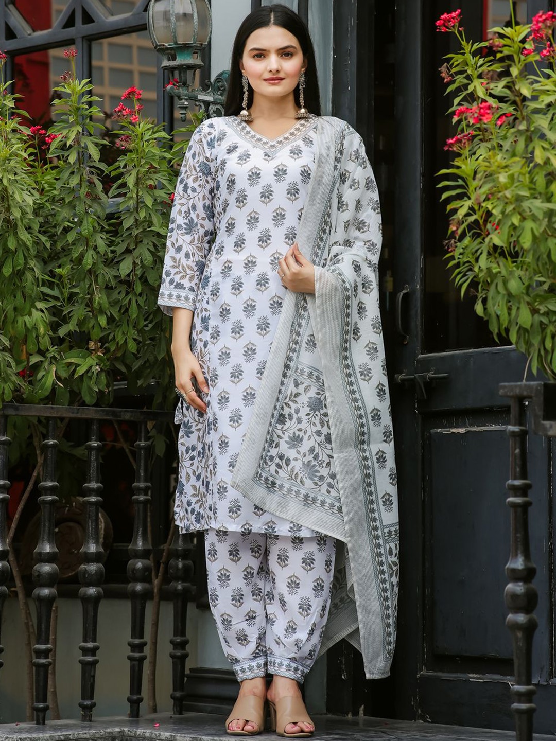 

Wedani Floral Printed V-Neck Straight Kurta with Salwar & Dupatta, White