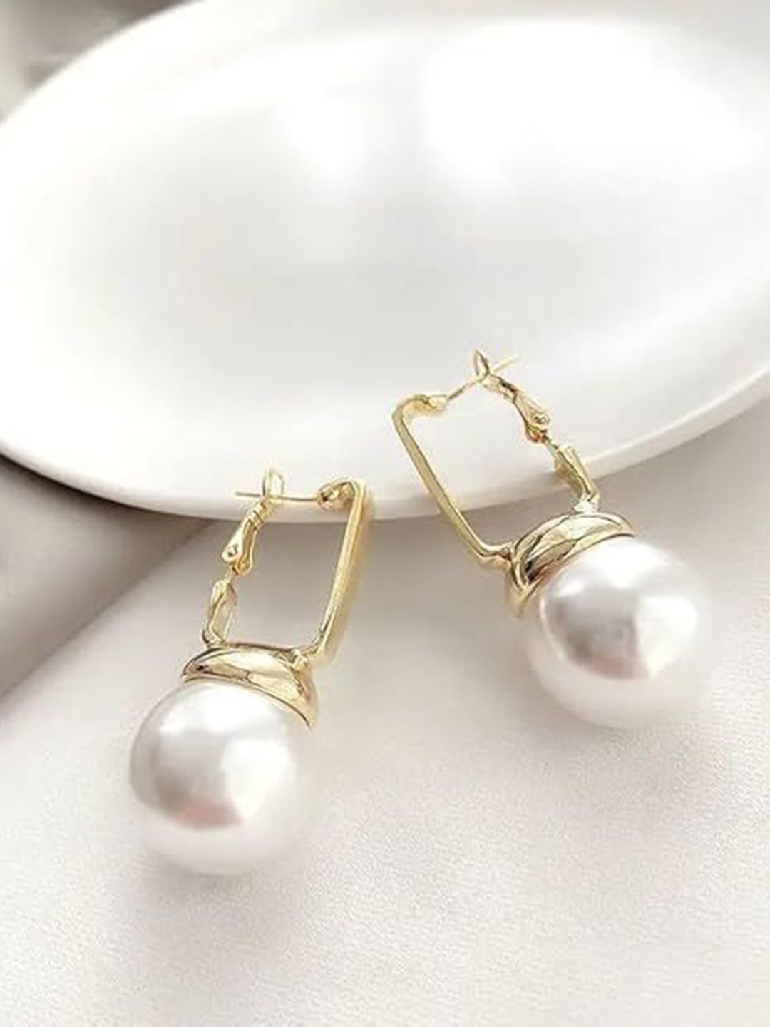 

DressBerry Stainless Steel Gold-Plated Contemporary Shaped Hoop Earrings