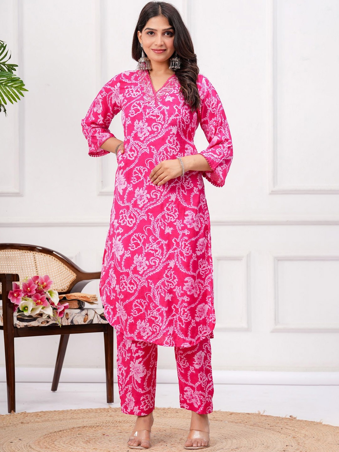 

EtnicaWear Ethnic Motifs Printed Pure Silk Straight Kurta With Trousers, Pink