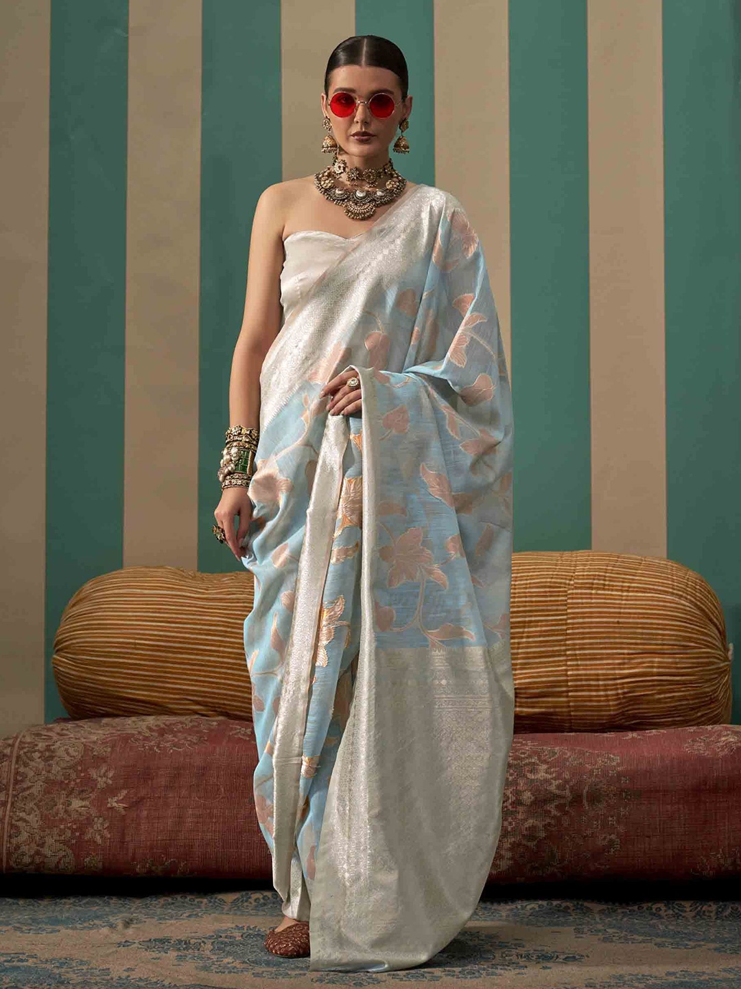

DIVASTRI Woven Design Zari Banarasi Saree, Blue