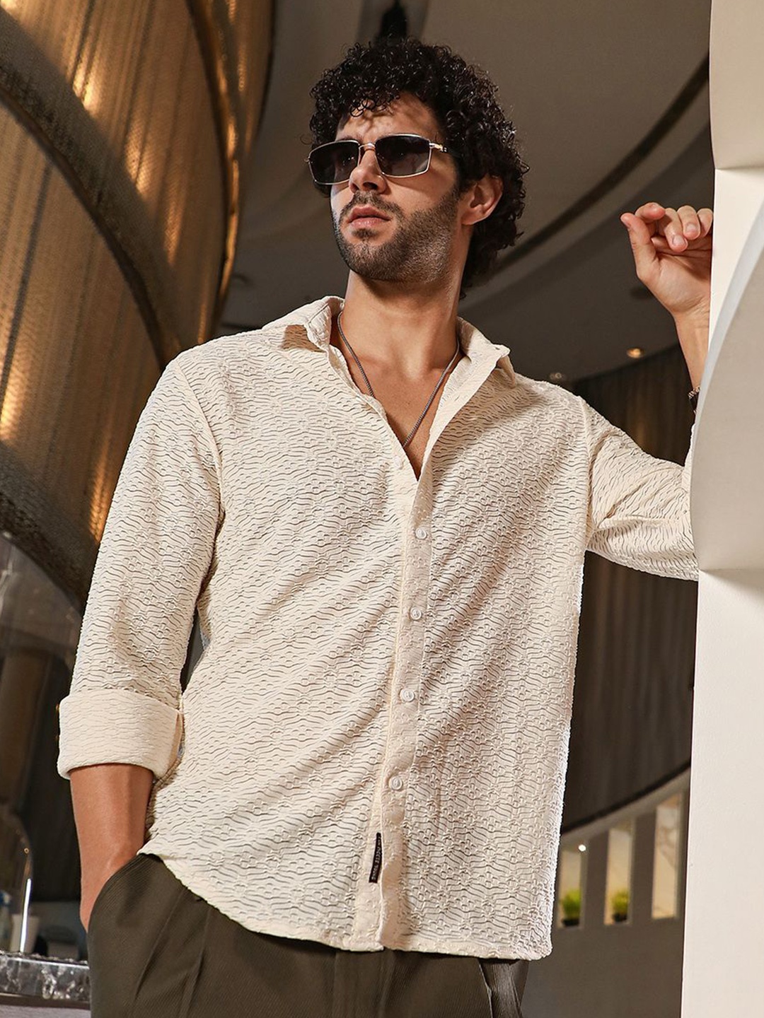 

Campus Sutra Men Classic Fit Spread Collar Textured Casual Shirt, White
