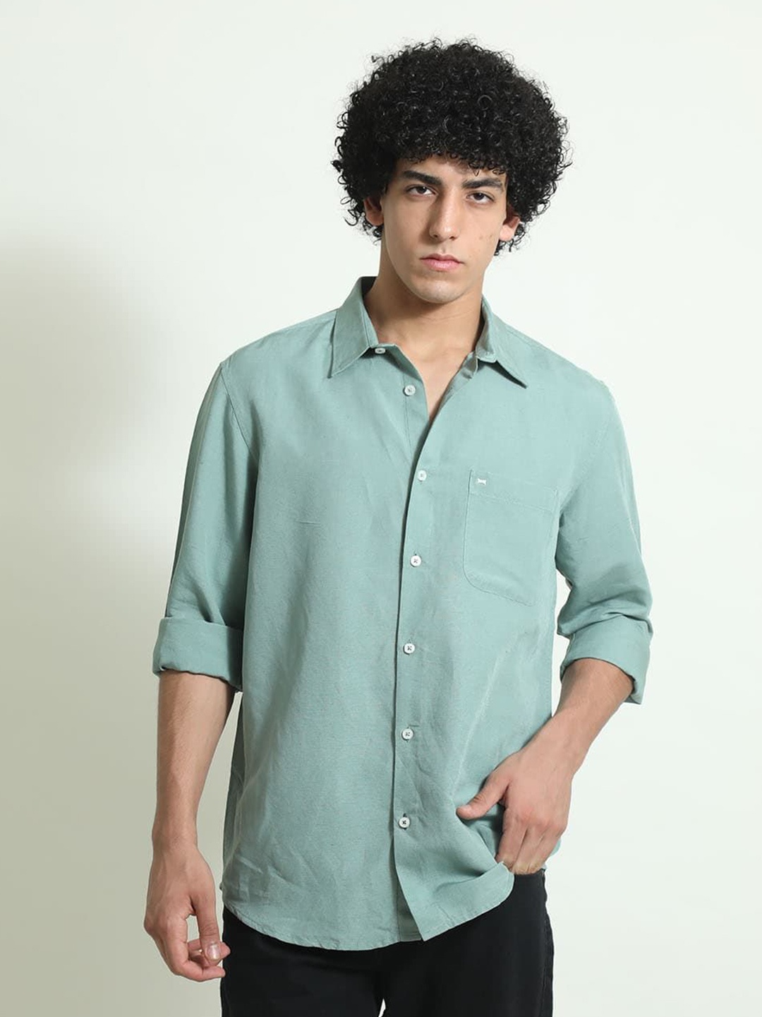 

Basics Men Slim Fit Cutaway Collar Solid Casual Shirt, Green