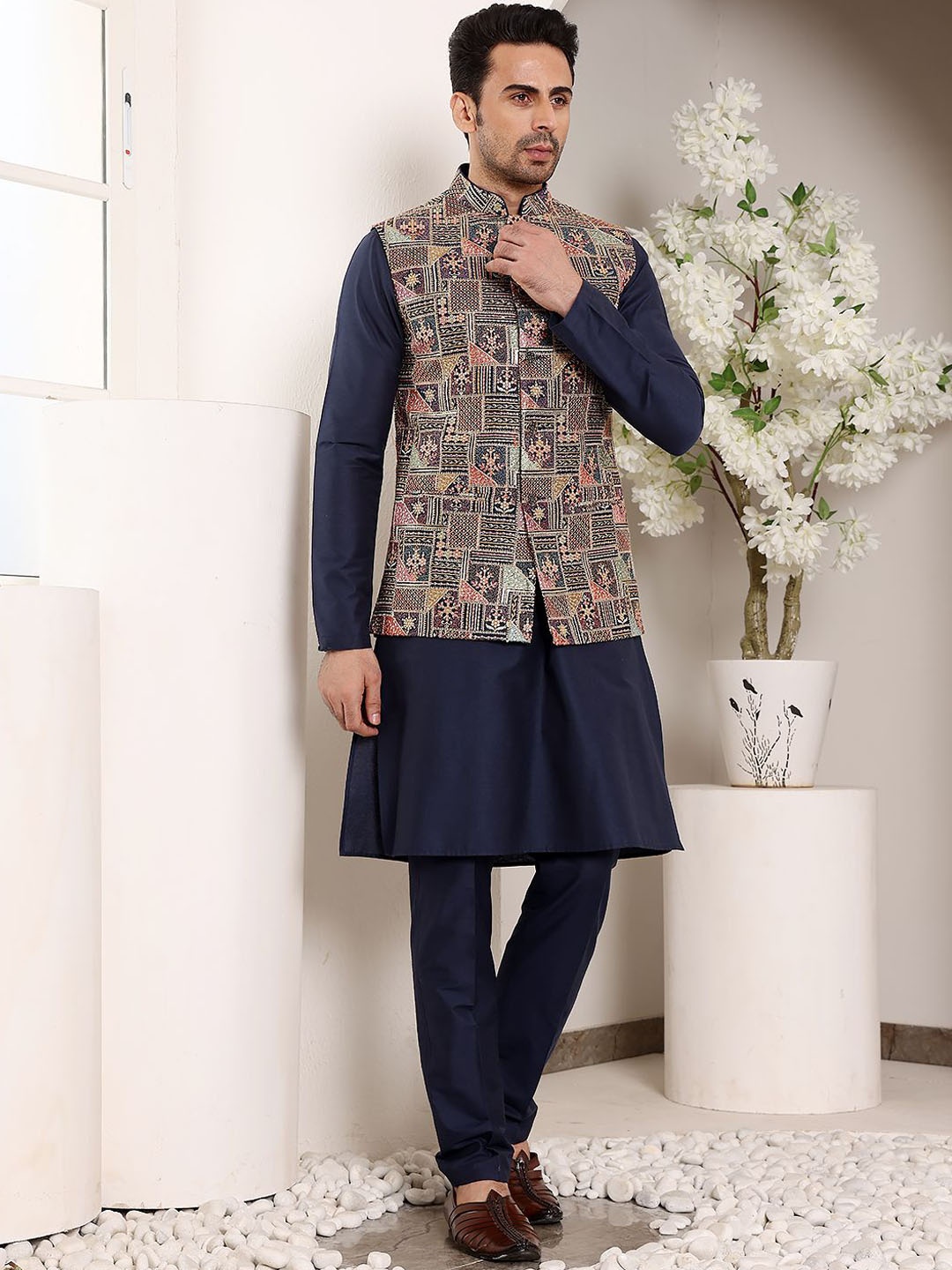 

MULTI SHADES Men's Embroidered Mandarin Collar Nehru Jacket, Navy blue