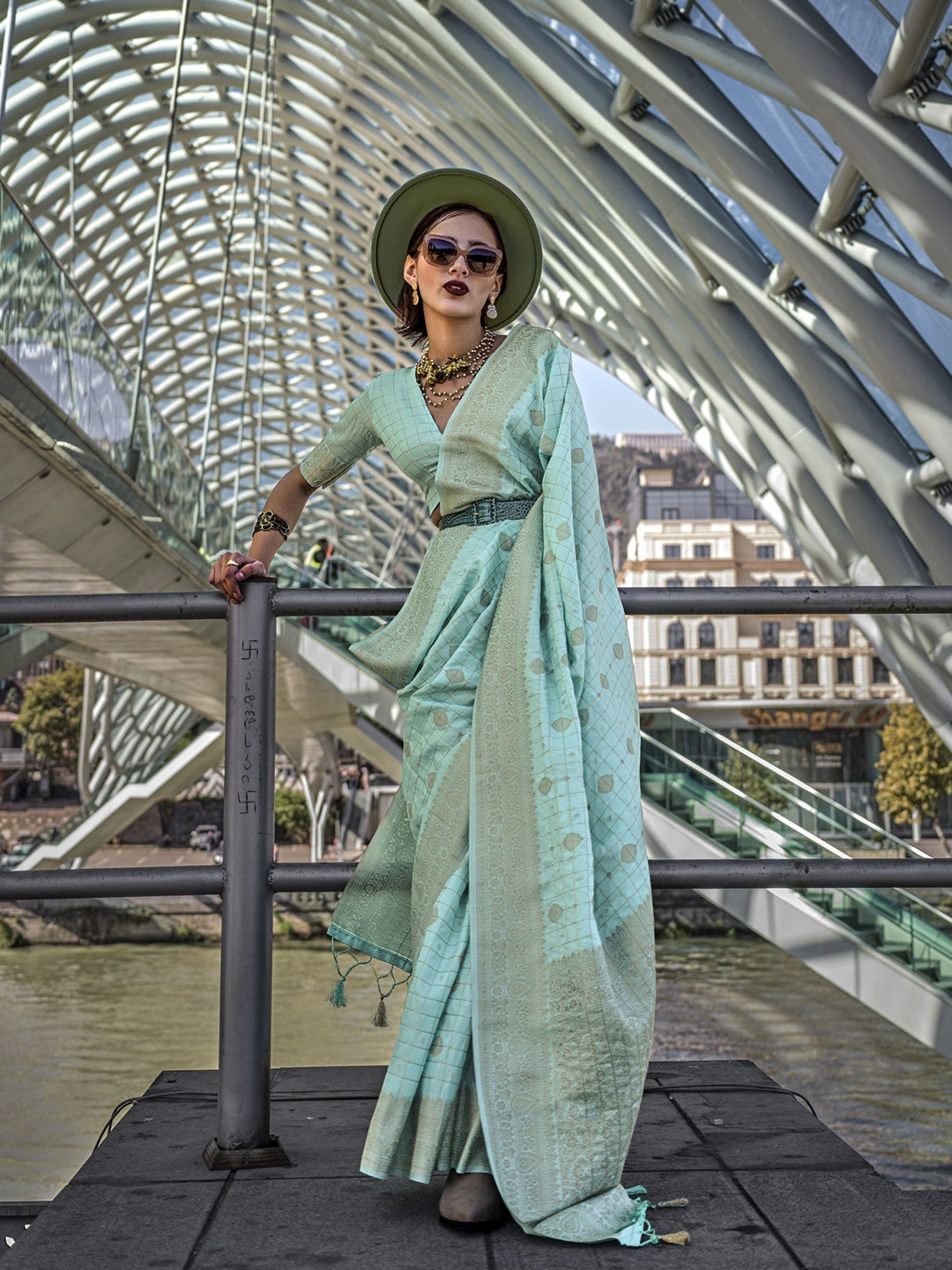 

DIVASTRI Ethnic Motifs Woven Design Zari Saree, Sea green