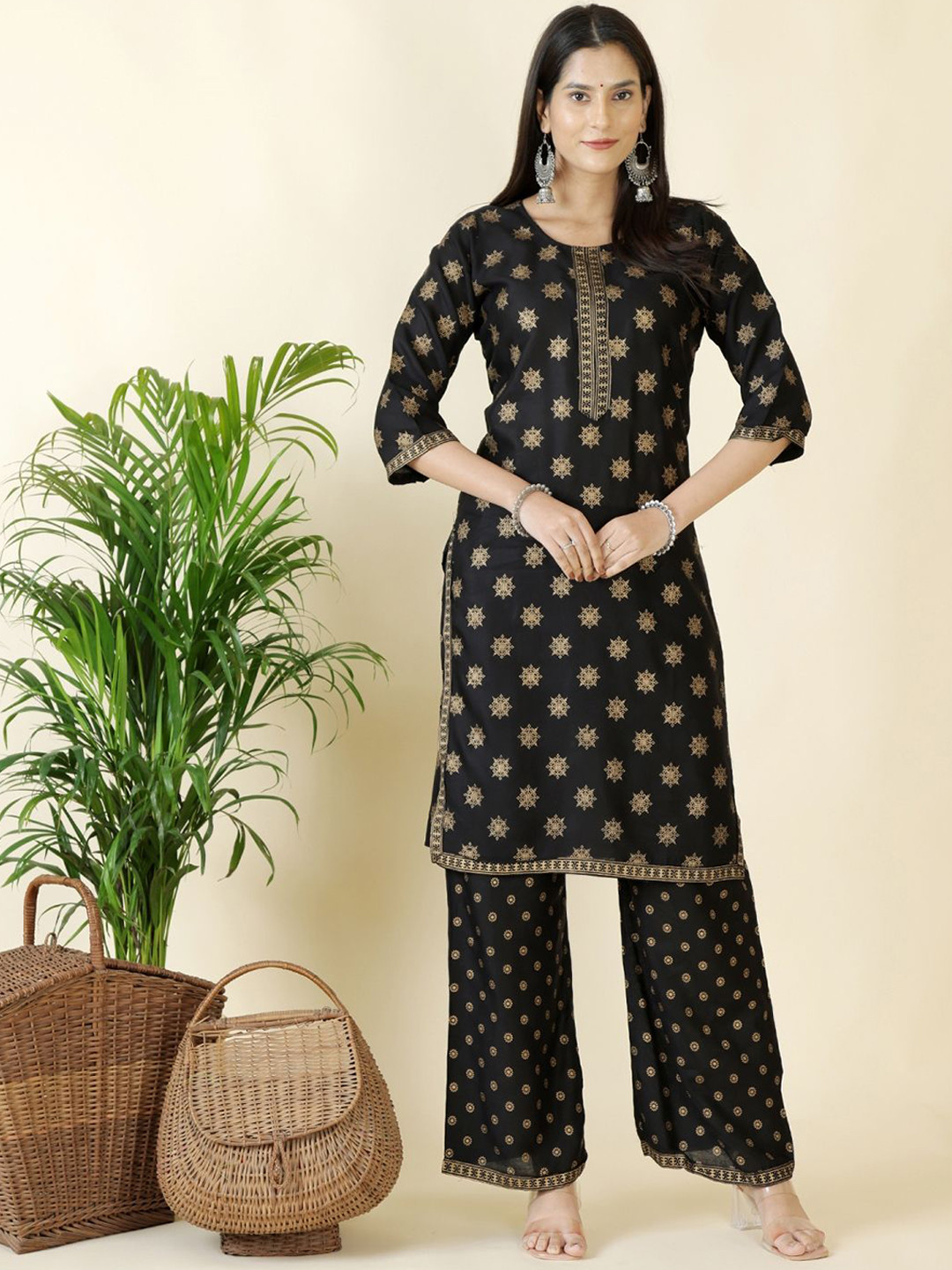 

Moda Rapido Women Floral Printed Regular Kurta with Palazzos, Black