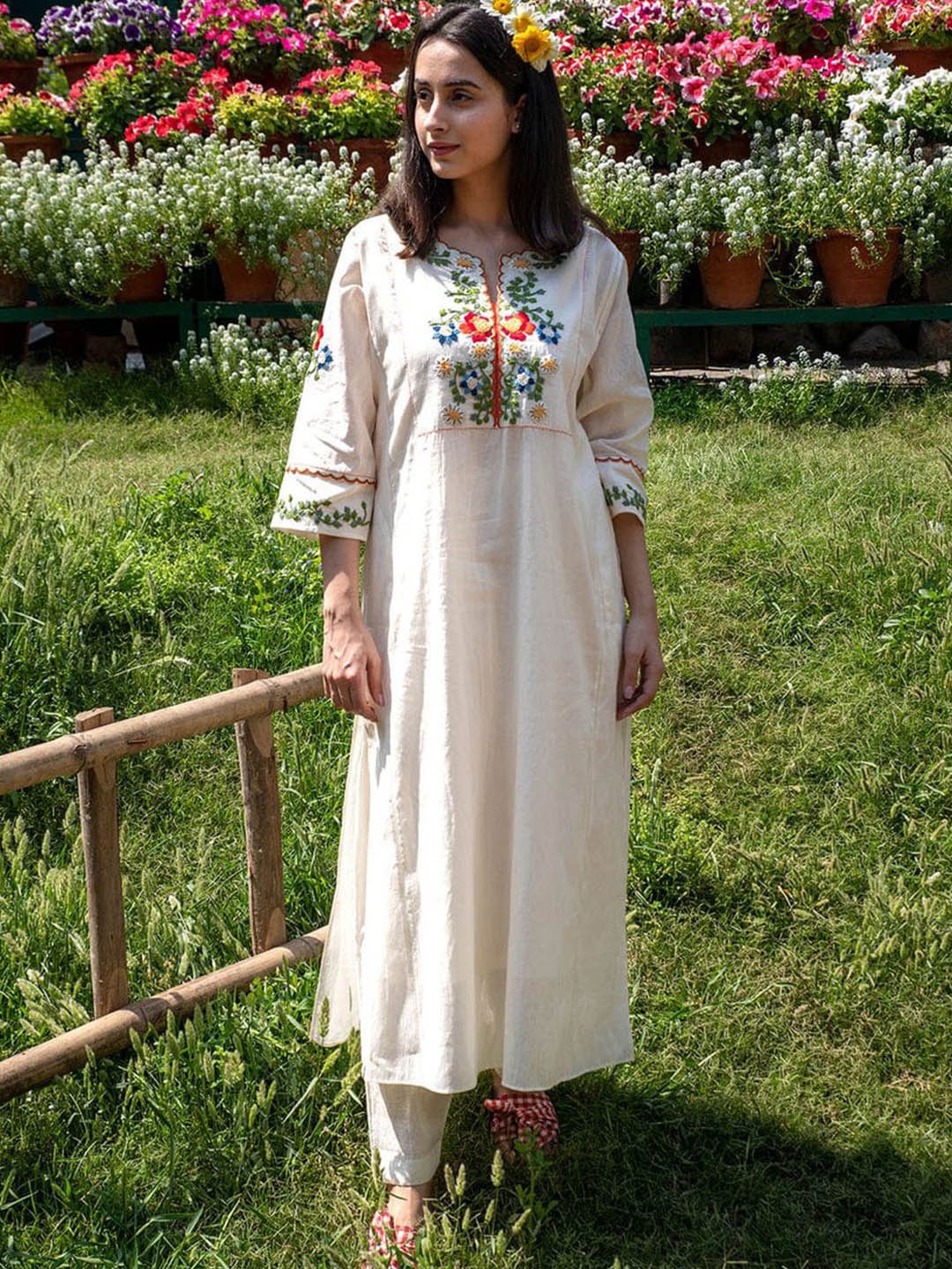

Amrutam Fab Floral Embroidered Notch Neck Thread Work Pure Cotton Kurta With Trousers, White