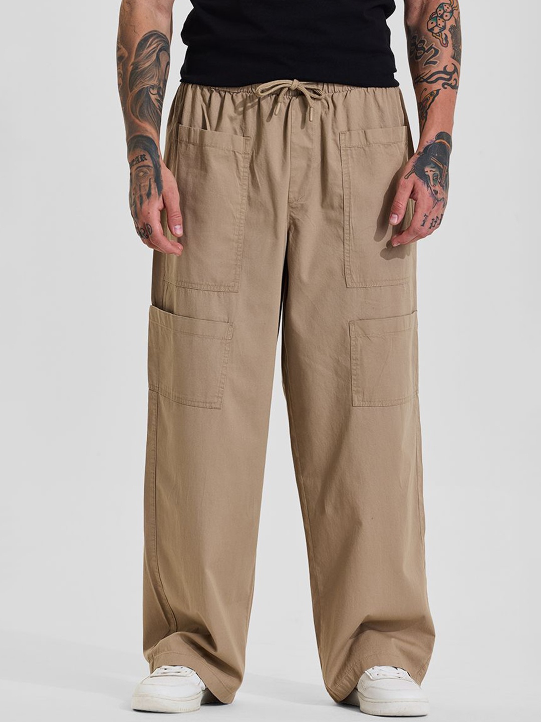 

Snitch Men Loose Fit Cargos Trousers, Beige