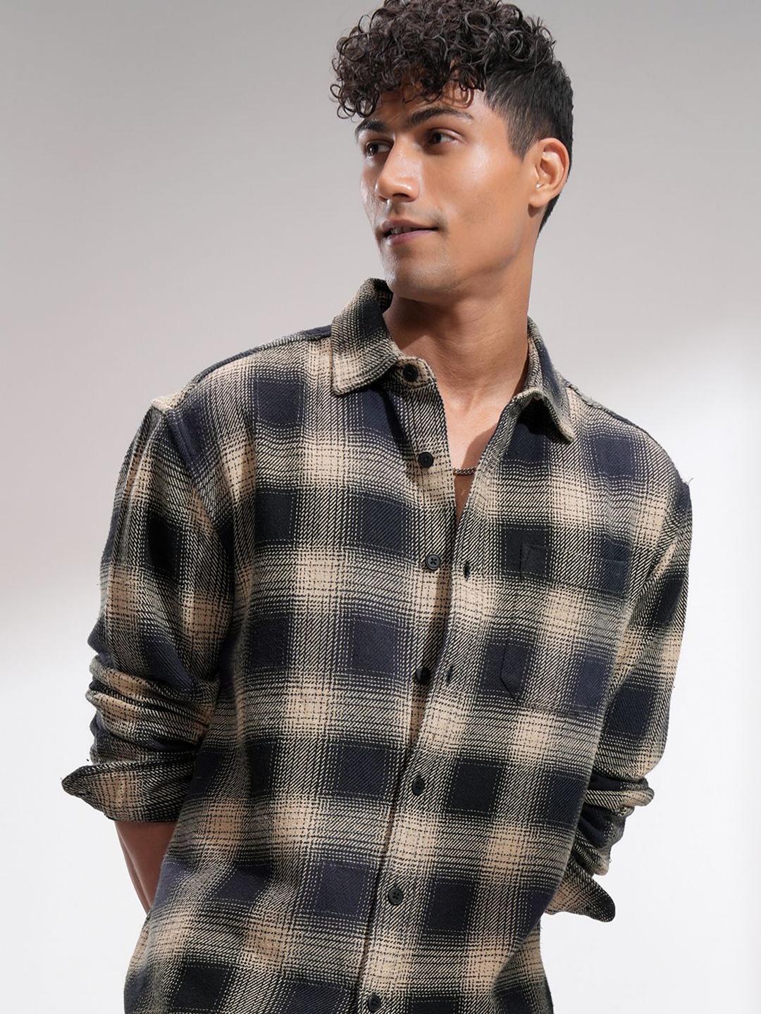 

HIGHLANDER Men Comfort Relaxed Fit Cutaway Collar Checked Cotton Casual Shirt, Blue